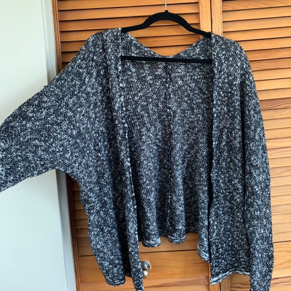 Brandy Melville Cardigan - Picture 2 of 3